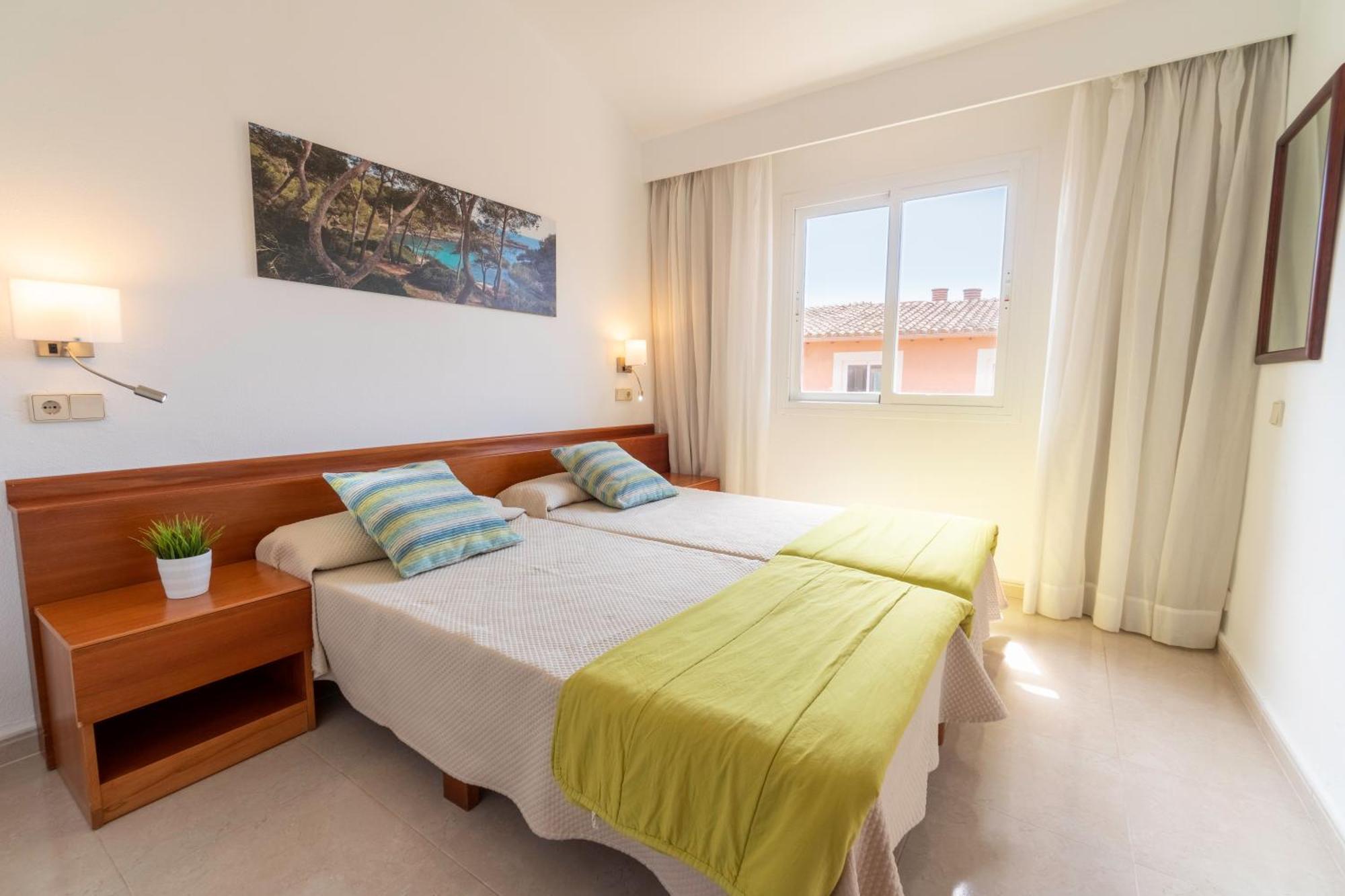 Aparthotel Ciudad Laurel Cala Millor  Rum bild